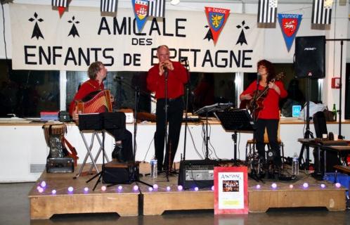 Le groupe de musique traditionnelle bretonne Anacrouse