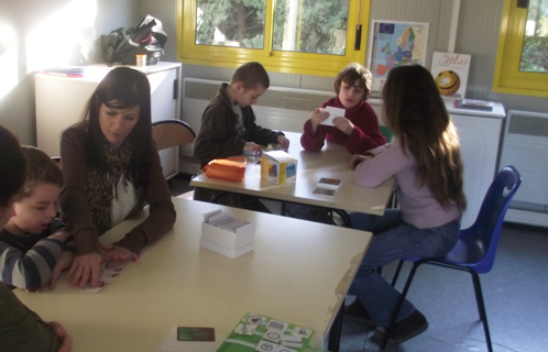 Le lieu d'accueil d'autisme PACA, ici avec l'orthophoniste Anne Violet et Béatrice Cordier, éducatrice spécialisée avec  Arthur, Nicolas et Sébastien.