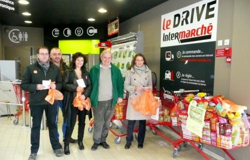 Jacques Dumond et les bénévoles du Lions Club de Six-Fours à Intermarché