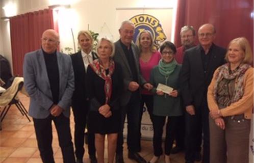 De gauche à droite, C Leydet, G Galvan, MF Bidet, Guy Noël le Président du Lions Club, S Tribaudeau, Michèle Bilger la Présidente de la Maison Verte, C Lemoine, C Palix et E Brossier.