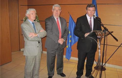 De gauche à droite, Richard Tognetti, adjoint aux élections, Philippe Vitel, député du Var et Robert Bénéventi, Maire d’Ollioules