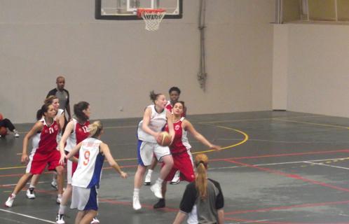 Les féminines de Sanary basket club se sont inclinées.