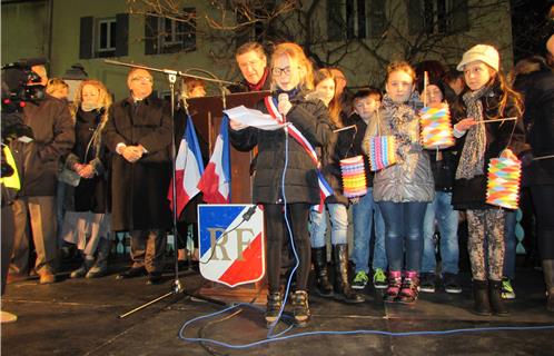 Au nom du Conseil Municipal des Jeunes, Carla Pain a été la première à prendre la parole