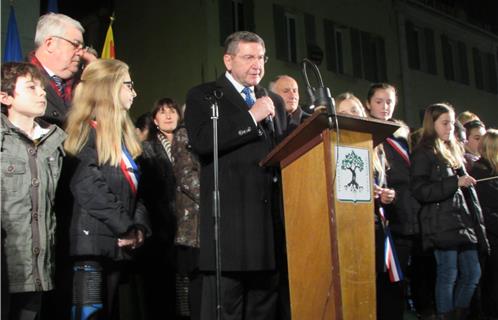 Robert Bénéventi, Maire d'Ollioules, présente ses voeux à la population aux côtés de Philippe Vitel, député de la circonscription et de Klara Pain, Maire du Conseil Municipal des Jeunes