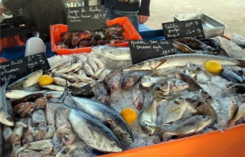 Légumes, fruits, poissons…, un marché tourné vers le frais et l’authentique.