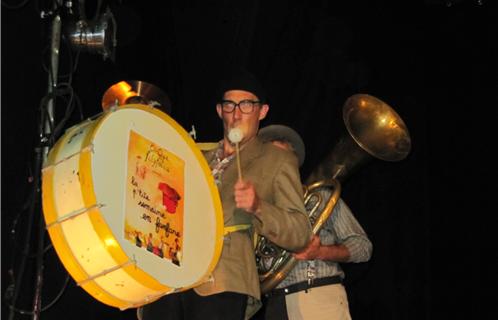 Le Clown du Cirque Filyfolia a ouvert la danse tambour battant