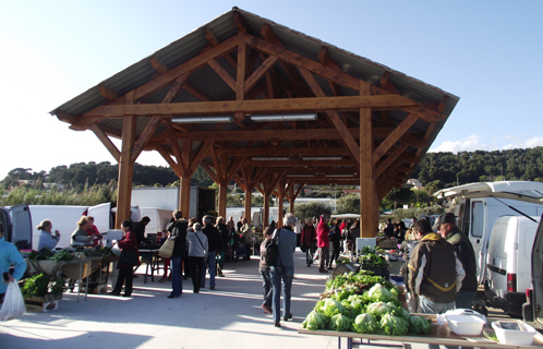 Le marché agricole du quartier de la gare, à Ollioules. (Photos archives)