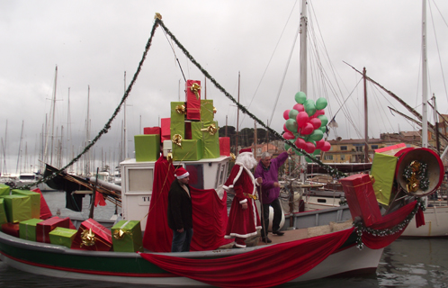 Le Père Noël est arrivée à 15h dans une ambiance très festive.