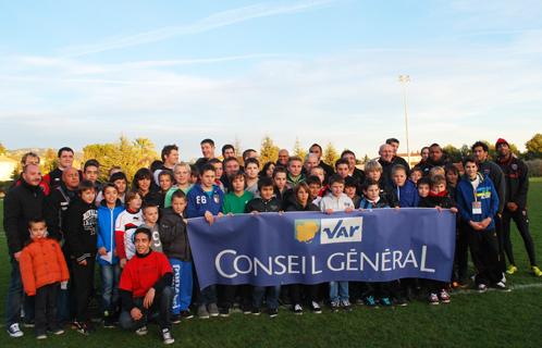 Le RCT rend visite aux jeunes de Sanary Ovalie.