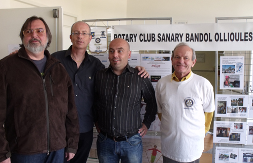 André Pichaud (en chemise bleue) et les membres du club n'ont pas ménagé leurs efforts pour organiser cette soirée