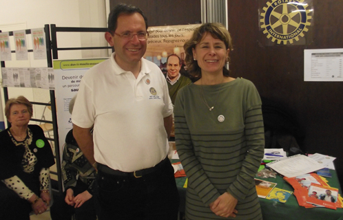 Philippe Dumond, président du rotary club de Sanary-Bandol-Ollioules et Pascale David de l'EFS.