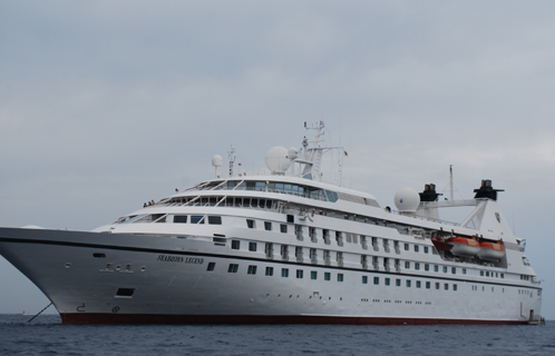 Le Seabourn Legend a fait escale à Sanary.