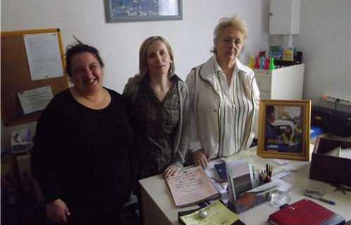 De gauche à droite:Stéphanie Mengozzi, bénévole depuis 5 ans, Fabienne Chaudy, coordinatrice des équipes locales et Marinette Gatti, responsable de l'antenne Six-Fours