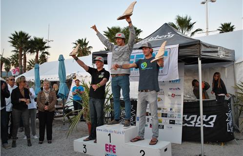 La joie des compétiteurs sur le podium avec à la deuxième place le Six-Fournais Adrien Bosson.