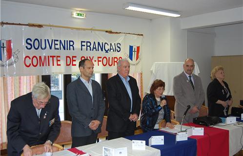 La présidente Viviane Haudricourt était bien entourée à la tribune avec, de gauche à droite, MM Jacques Perez, Joseph Mulé, Antonin Bodino, Alain Trillat et Mme Arlette Boyer 