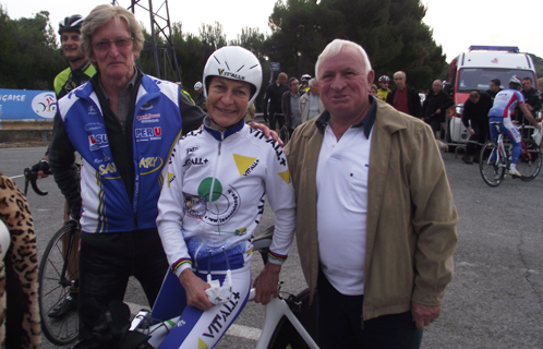 La championne Jeannie Longo entourée de Victor Ranucci et de Luc Nicolaieff.