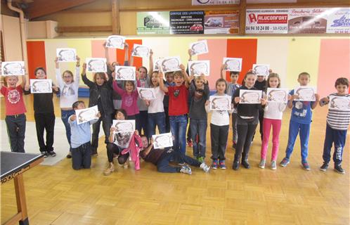 Le groupe CM1 CM2  avec leurs diplômes