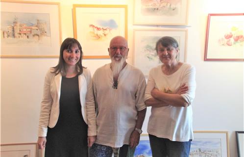 Marie Madeleine Flambard avec le conseiller municipal Pierre Chazal et la députée Emilie Guérel.