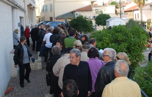 Grande file d'attente le matin.