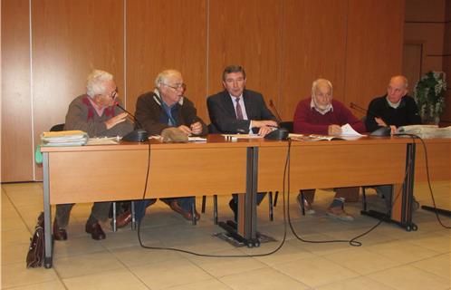 De gauche à droite, Alain Arditi, vice-président, Henri Barbaroux, vice-président, Robert Bénéventi, Maire d'Ollioules, Alain David, président et Gérard Mutin, secrétaire