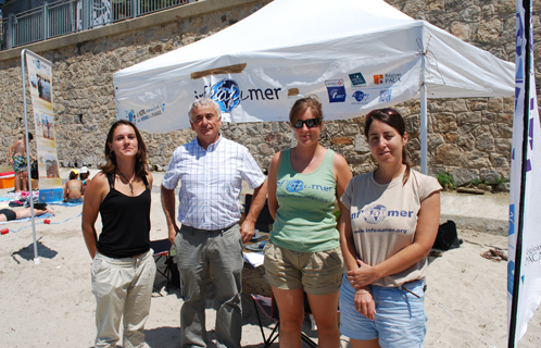 La campagne Inf'eau mer a débuté, ici avec Lisa Bernardin, Jean-Luc Granet, Marie-Hélène et Magalie.