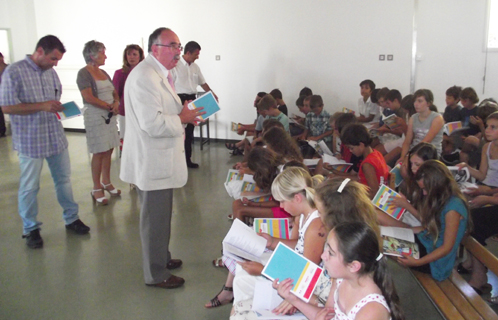 L'inspecteur d'académie a participé à l'opération "Un livre pour l'été" à l'école élémentaire de La Vernette.