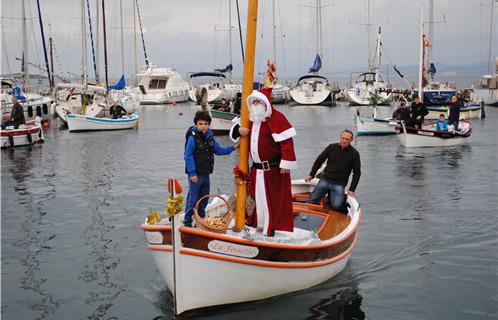 Arrivée en décembre 2013 du père Noël en pointu 