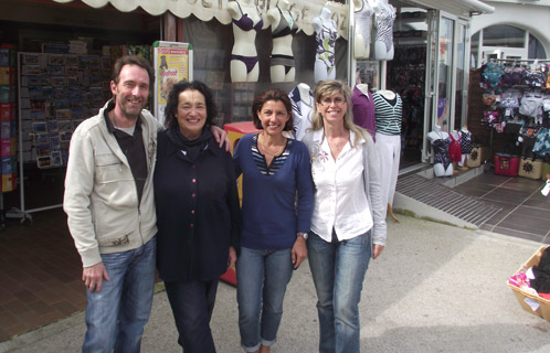 De gauche à droite: Alain (Presse), Jeannine (Pivoine),Isabelle (Grains de soleil) et Elisabeth (Phil'boutique).