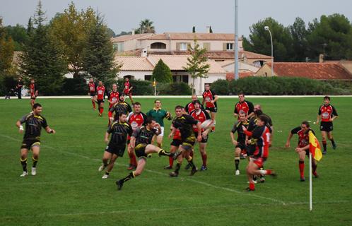 Sanary Ovalie gagne ce derby musclé.