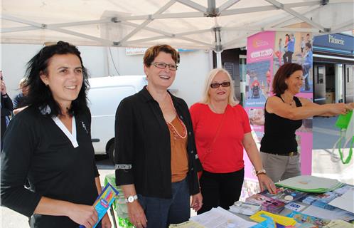 Servane Roussel, responsable de la Maison des Familles  et les élues Nadine Espinasse, Christiane Giordano et Delphine Quin