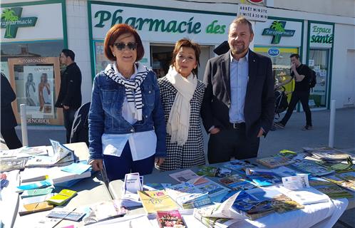 Delphine Quin, Viviane Thiry et Philippe Guinet attendent les citoyens pour répondre à leurs interrogations. 