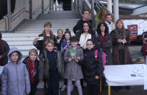 Un petit-déjeuner équitable à l'école de la Vernette jeudi matin, avec notamment Marie-Paule Vernale directrice et Fanny Seidenbinder intervenante. 