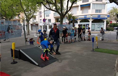 Les rollers ont la côte chez les jeunes. 