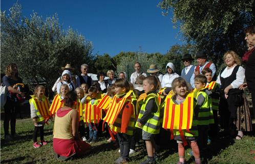 La grande section de l’Ecole Cousteau a appris deux chants en provençal (Se canto et L’inourtalo).