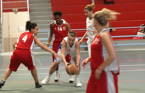 Les Sanaryennes ont terminé la saison par une victoire. (Photos: G.Orsini).