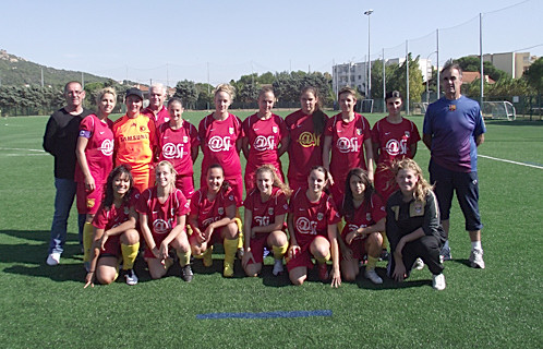 L'équipe dynamique des féminines du Six-Fours le Brusc Football Club avec le staff.