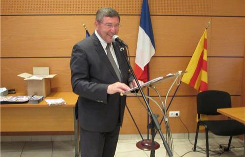Robert Bénéventi, Maire d'Ollioules, présentant le programme des festivités estivales