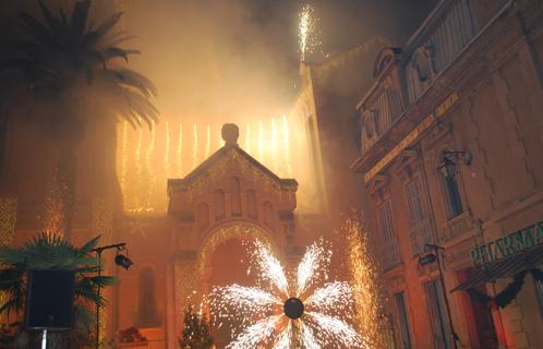 Un spectacle féerique pour l'ouverture des festivités à Sanary.