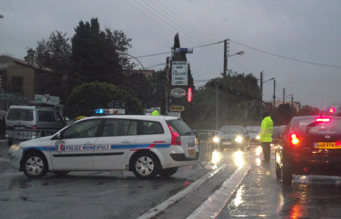 Une déviation a été mise en place mardi matin vers l'avenue de Bucarin.