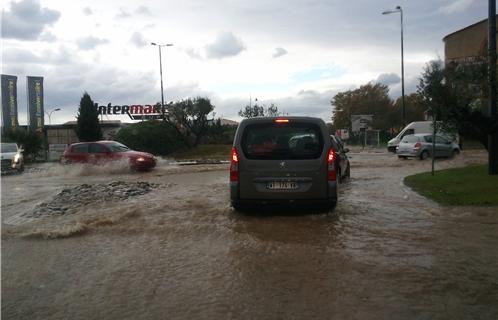 Le rond point Intermarché peu avant 15h