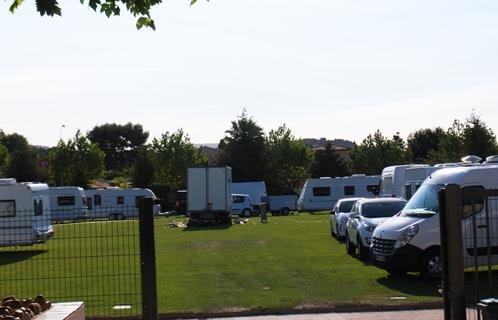 Une trentaine de caravanes sur le stade de la Guicharde