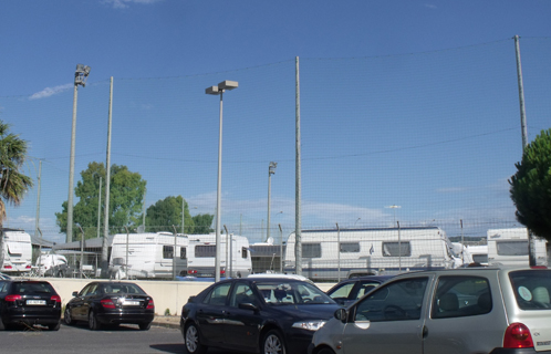 Les caravanes sont toujours sur le stade Fernand-Sastre.