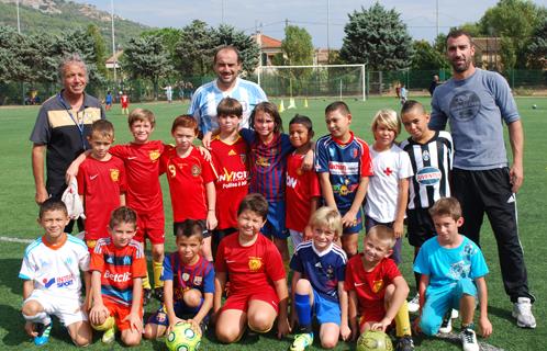 Reprise de l'école de foot. Ici, Charly avec les éducateurs Cyril et Eric.