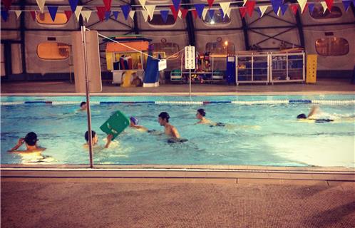 Les Jeunes-Sapeurs-Pompiers se jettent à l'eau pour la bonne cause. 