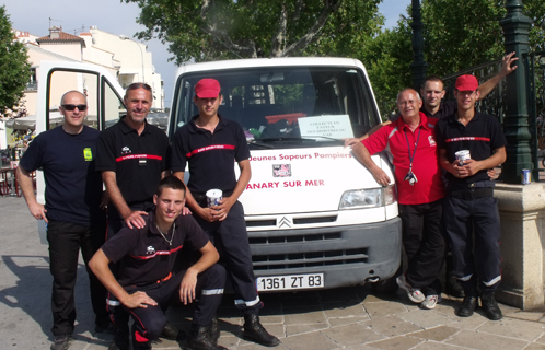 Une partie de l'équipe des Jeunes sapeurs pompiers avec Yves Delzechi, président des JSP.