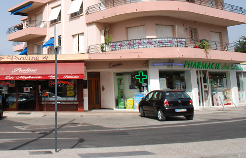 Mise en place d'un nouvel accès côté pharmacie et boulangerie.