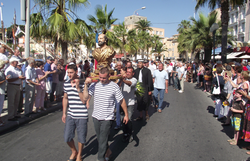 Défilé du cortège en centre ville.