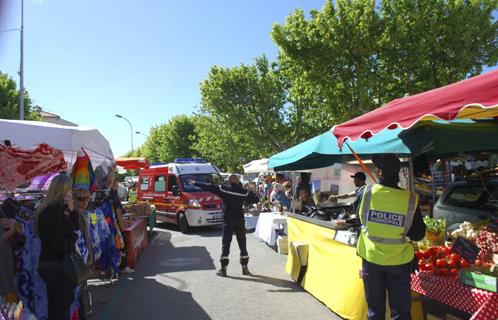 Il a fallu se faufiler au milieu du marché.