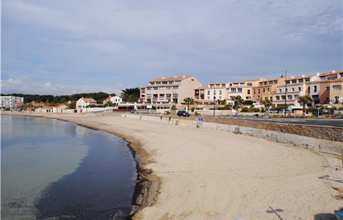 La plage des Charmettes commence à reprendre forme