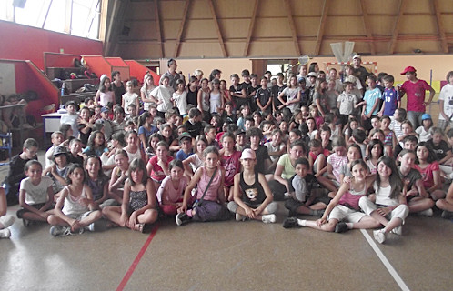 220 élèves de CM2 réunis au palais des sports de la Coudoulière pour une journée découverte avec les professeurs d'EPS de Font de Fillol.